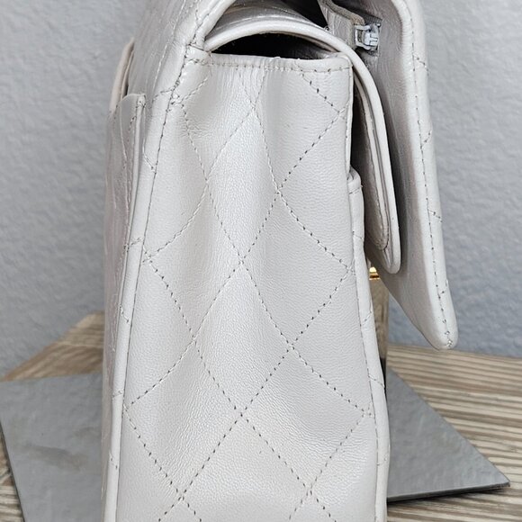 Vintage Chanel Medium 25 Classic Double Flap Lambskin Leather White and Gold - Picture 13 of 16